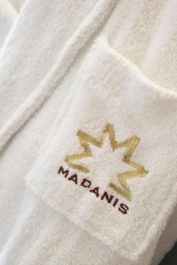 Hotel Madanis L'Hospitalet de Llobregat Eksteriør bilde